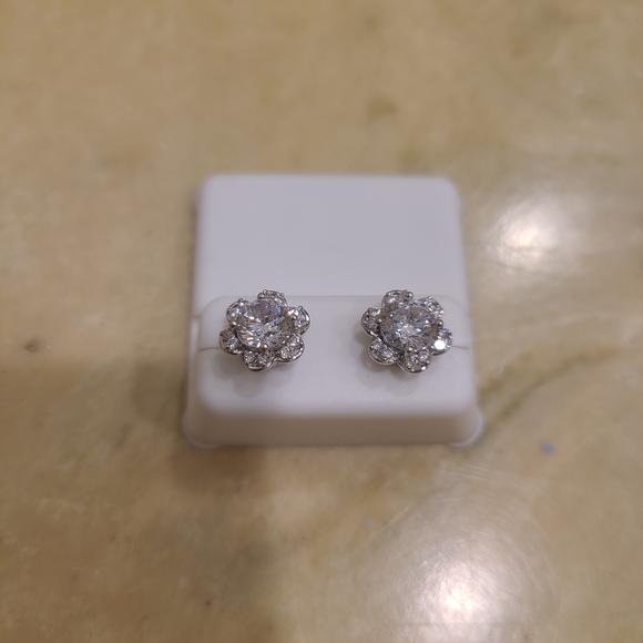 Dazzling Real Silver Floral Earrings - Picture 4 of 4